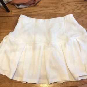 slide on white mini pleated skirt!!